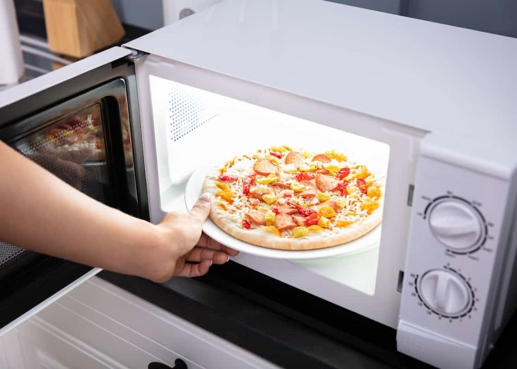 Make Pizza Crispy in a Microwave